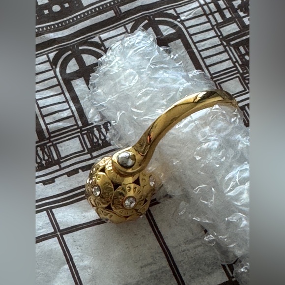 Henri Bendel Signature Logo Dome Cocktail Ring In Yellow Gold Color Size 7. New! - Picture 3 of 6